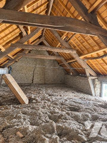 PLUVIGNER : MAISON EN PIERRE A RENOVER 