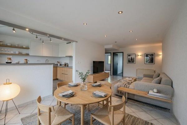 Appartement T4 traversant 84 m² - Balcon, ascenseur et parking - Douvaine