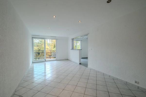 Appartement T4 traversant 84 m² - Balcon, ascenseur et parking - Douvaine