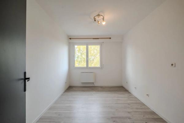 Appartement T4 traversant 84 m² - Balcon, ascenseur et parking - Douvaine