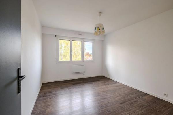 Appartement T4 traversant 84 m² - Balcon, ascenseur et parking - Douvaine