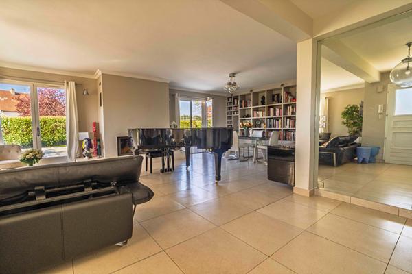 Maison Daix 7 pièce(s) 200 m2