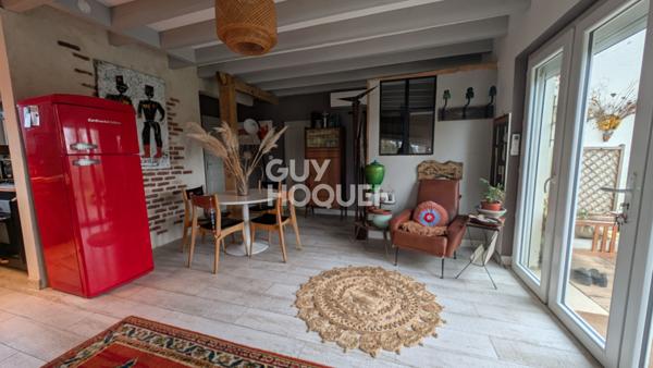 Propriété rénovée avec grand terrain, dépendances Cadre Privilégié