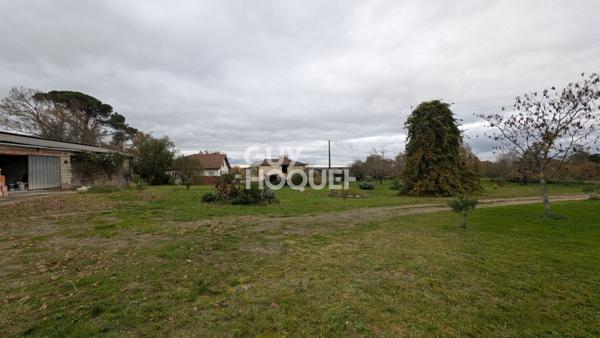 Propriété rénovée avec grand terrain, dépendances Cadre Privilégié