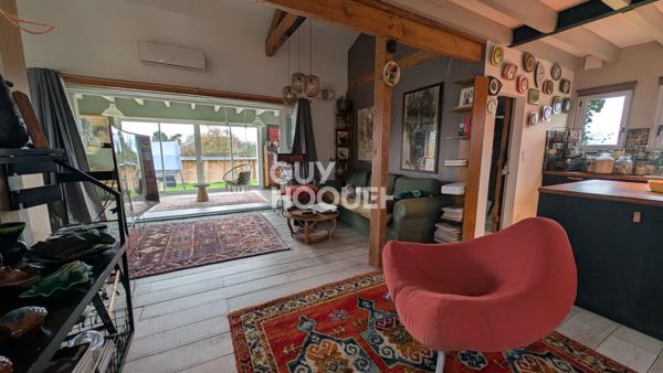 Propriété rénovée avec grand terrain, dépendances Cadre Privilégié