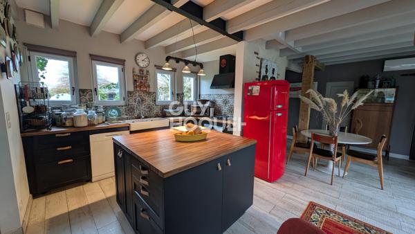 Propriété rénovée avec grand terrain, dépendances Cadre Privilégié