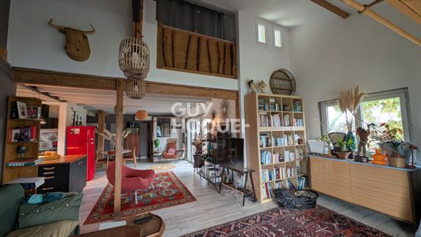 Propriété rénovée avec grand terrain, dépendances Cadre Privilégié