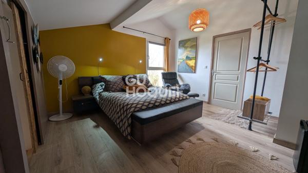 Propriété rénovée avec grand terrain, dépendances Cadre Privilégié