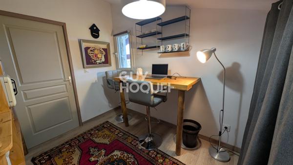 Propriété rénovée avec grand terrain, dépendances Cadre Privilégié