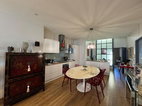 Coup de coeur assuré pour cet appartement type 2 rénové aux prestations de qualité