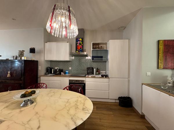 Coup de coeur assuré pour cet appartement type 2 rénové aux prestations de qualité