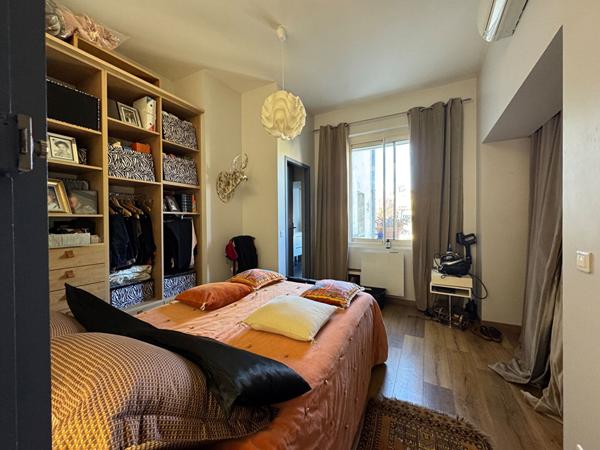 Coup de coeur assuré pour cet appartement type 2 rénové aux prestations de qualité