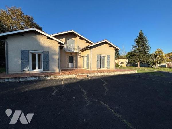 A VENDRE, Gironde, proche Bordeaux, LE PIAN MEDOC, quartier Feydieu, très calme, sur un terrain...