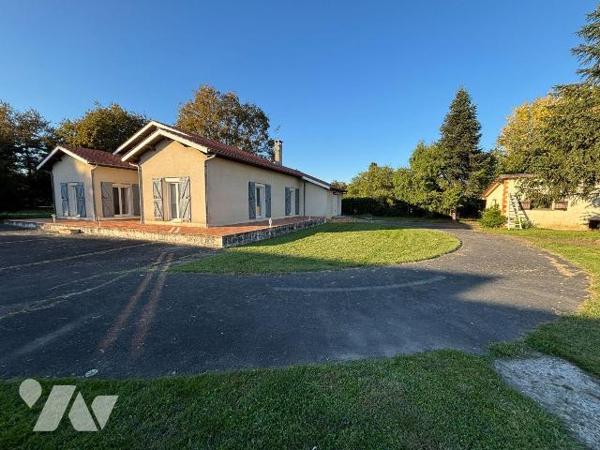 A VENDRE, Gironde, proche Bordeaux, LE PIAN MEDOC, quartier Feydieu, très calme, sur un terrain...