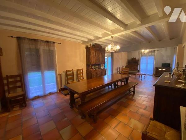 A VENDRE, Gironde, proche Bordeaux, LE PIAN MEDOC, quartier Feydieu, très calme, sur un terrain...