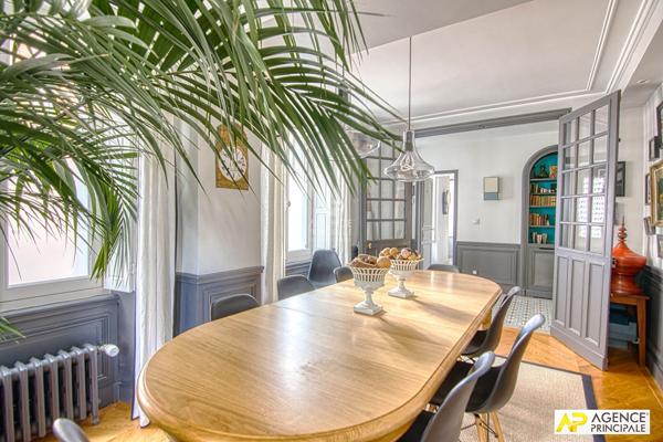 Versailles Notre-Dame Les Prés - Maison 9 pièces 271.76 m² au sol avec dépendance et sous-sol total sur parcelle de 430 m² 2 770 000 € **  - Référence  28198