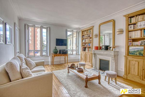Versailles Notre-Dame Les Prés - Maison 9 pièces 271.76 m² au sol avec dépendance et sous-sol total sur parcelle de 430 m² 2 770 000 € **  - Référence  28198