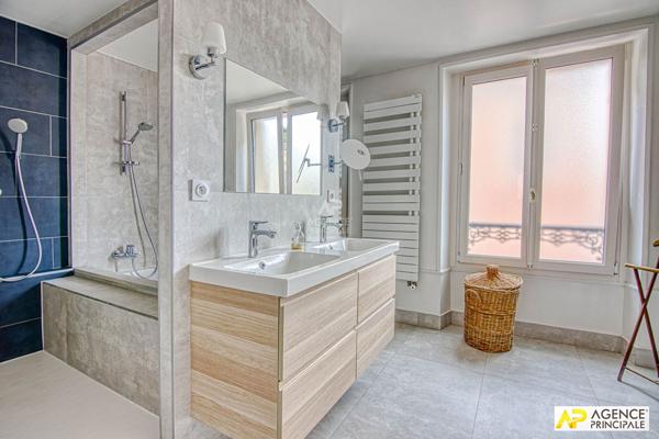 Versailles Notre-Dame Les Prés - Maison 9 pièces 271.76 m² au sol avec dépendance et sous-sol total sur parcelle de 430 m² 2 770 000 € **  - Référence  28198
