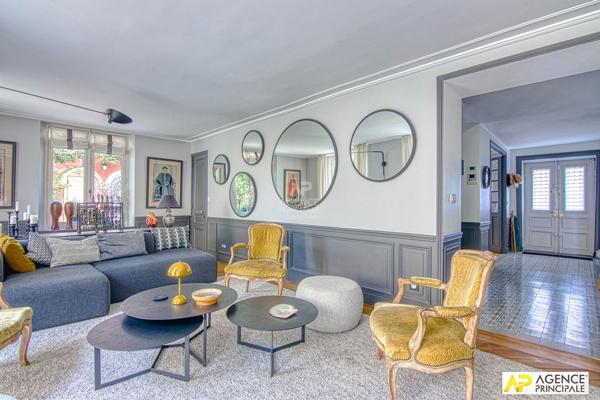 Versailles Notre-Dame Les Prés - Maison 9 pièces 271.76 m² au sol avec dépendance et sous-sol total sur parcelle de 430 m² 2 770 000 € **  - Référence  28198