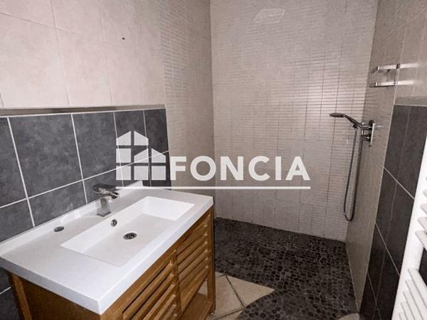 Location Appartement 3 pièces 60.2 m² - 28 ROUTE DE PARIS / COUR DES DAMES La Pacaudiere 42163