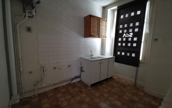 Immeuble à vendre    3 pièces • 251 m2 Mandres-les-Roses