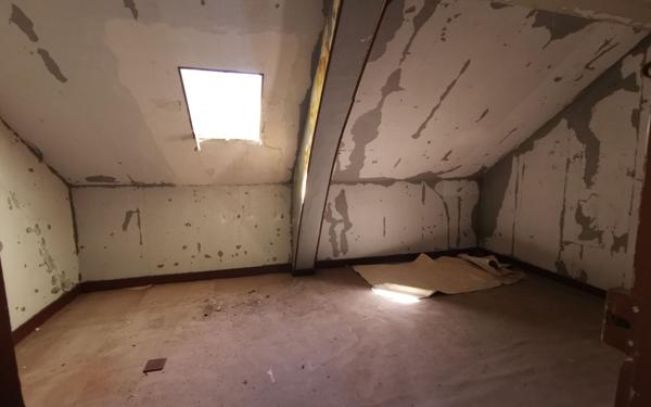 Immeuble à vendre    3 pièces • 251 m2 Mandres-les-Roses