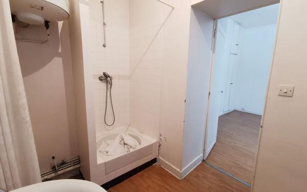 Immeuble à vendre    3 pièces • 251 m2 Mandres-les-Roses
