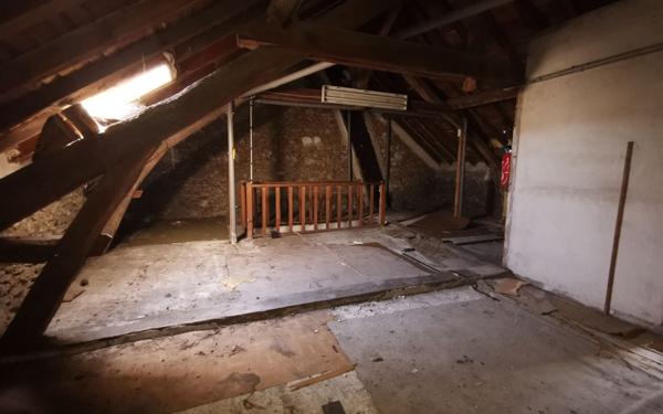 Immeuble à vendre    3 pièces • 251 m2 Mandres-les-Roses