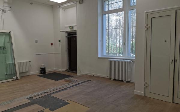 Immeuble à vendre    3 pièces • 251 m2 Mandres-les-Roses
