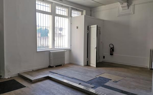 Immeuble à vendre    3 pièces • 251 m2 Mandres-les-Roses