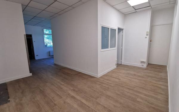 Immeuble à vendre    3 pièces • 251 m2 Mandres-les-Roses