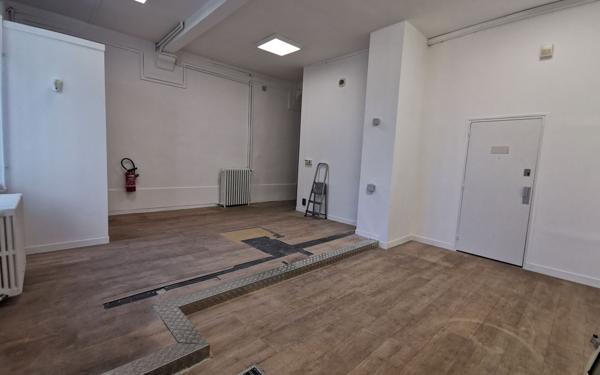 Immeuble à vendre    3 pièces • 251 m2 Mandres-les-Roses