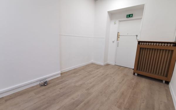 Immeuble à vendre    3 pièces • 251 m2 Mandres-les-Roses