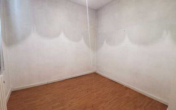 Immeuble à vendre    3 pièces • 251 m2 Mandres-les-Roses
