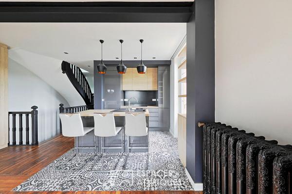 Duplex de caractère dans une meulière Art Nouveau