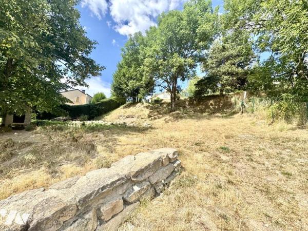 MAISON EN PIERRE DE CARACTÈRE ENTIÈREMENT RÉNOVÉE – CŒUR D'AUMONT-AUBRAC (LOZÈRE)