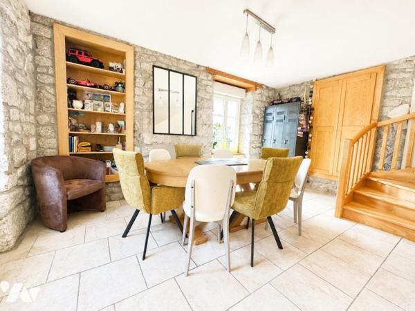 MAISON EN PIERRE DE CARACTÈRE ENTIÈREMENT RÉNOVÉE – CŒUR D'AUMONT-AUBRAC (LOZÈRE)