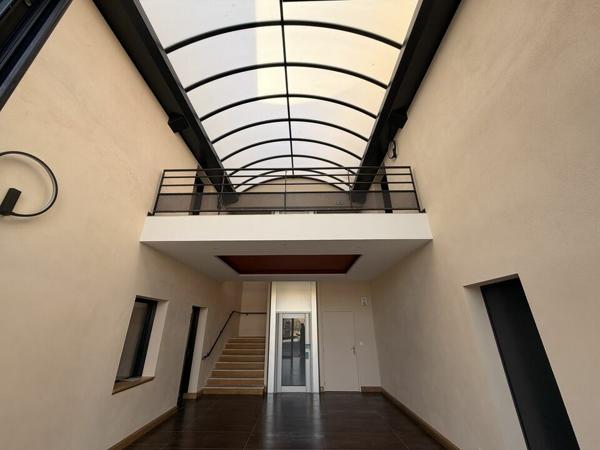 BUREAUX A LOUER - SUD VIENNE VIVONNE - LOCAUX NEUFS AMENAGES SUR MESURE 220M² DIVISIBLE