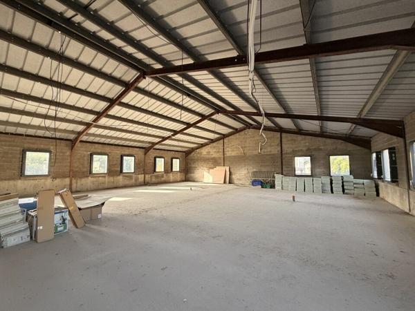 BUREAUX A LOUER - SUD VIENNE VIVONNE - LOCAUX NEUFS AMENAGES SUR MESURE 220M² DIVISIBLE