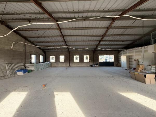 BUREAUX A LOUER - SUD VIENNE VIVONNE - LOCAUX NEUFS AMENAGES SUR MESURE 220M² DIVISIBLE