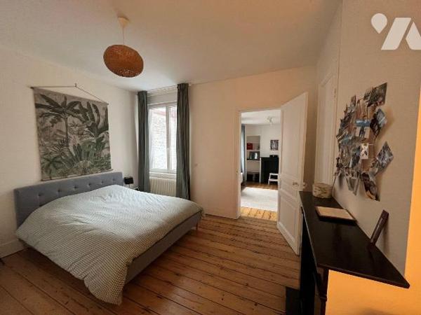 MAISON - 4 CHAMBRES - 2 SALLES DE BAINS - JARDIN - GARAGE - A VENDRE - ROSENDAEL.


ETAT IRR...