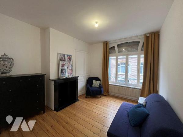 MAISON - 4 CHAMBRES - 2 SALLES DE BAINS - JARDIN - GARAGE - A VENDRE - ROSENDAEL.


ETAT IRR...