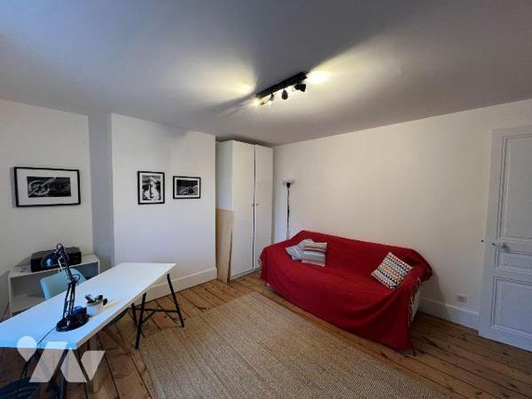 MAISON - 4 CHAMBRES - 2 SALLES DE BAINS - JARDIN - GARAGE - A VENDRE - ROSENDAEL.


ETAT IRR...