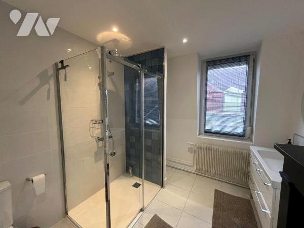 MAISON - 4 CHAMBRES - 2 SALLES DE BAINS - JARDIN - GARAGE - A VENDRE - ROSENDAEL.


ETAT IRR...