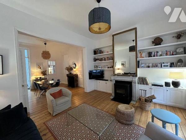 MAISON - 4 CHAMBRES - 2 SALLES DE BAINS - JARDIN - GARAGE - A VENDRE - ROSENDAEL.


ETAT IRR...