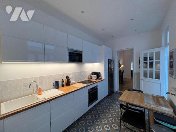 MAISON - 4 CHAMBRES - 2 SALLES DE BAINS - JARDIN - GARAGE - A VENDRE - ROSENDAEL.


ETAT IRR...