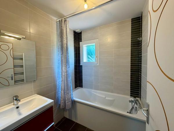 Maison contemporaine de plain-pied de 2014 Le confort clé en main !
