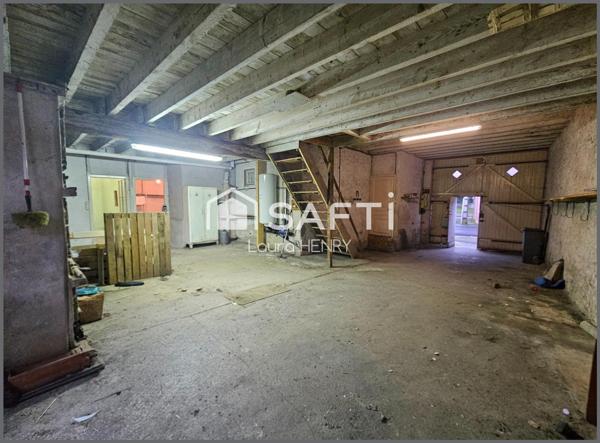 Maison à conforter avec jardin et grange.