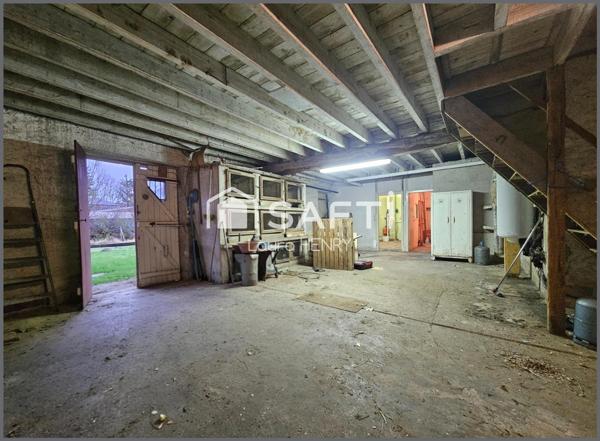 Maison à conforter avec jardin et grange.