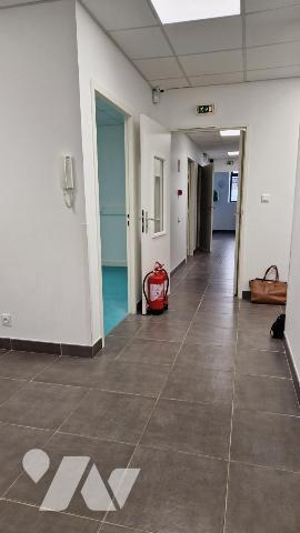 LOCAL COMMERCIAL 188 M² -4 PLACES DE PARKING